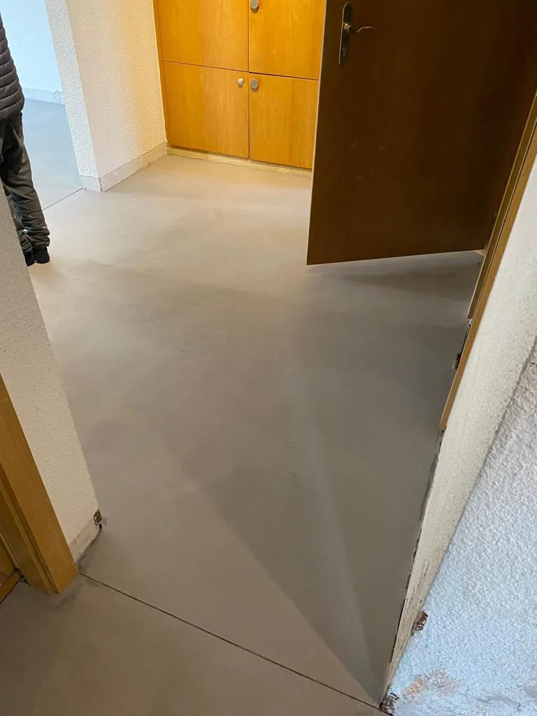 Couloir en béton ciré fini