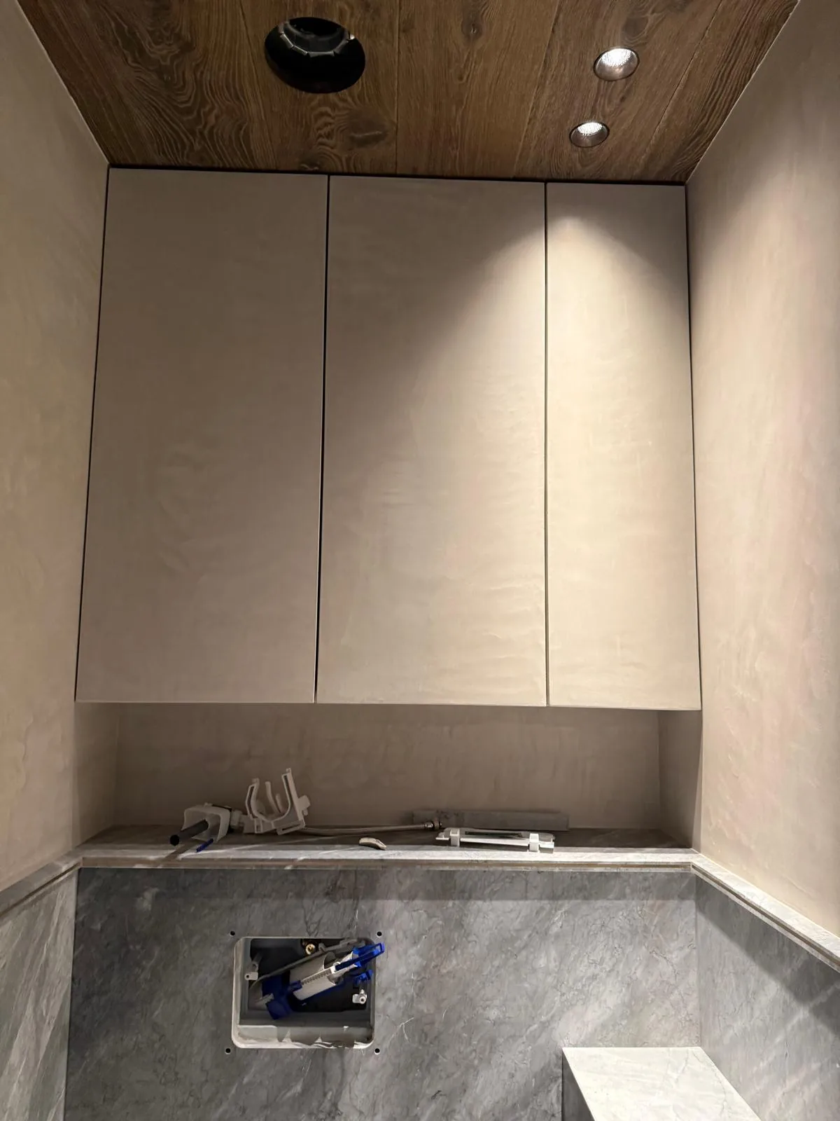Rangements sur mesure en enduit décoratif
