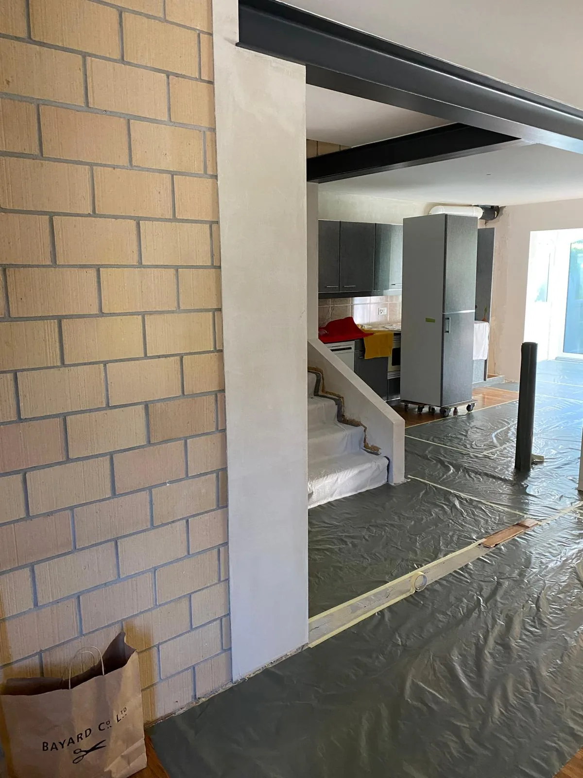 Chantier préparé avec bâches de protection intégrales