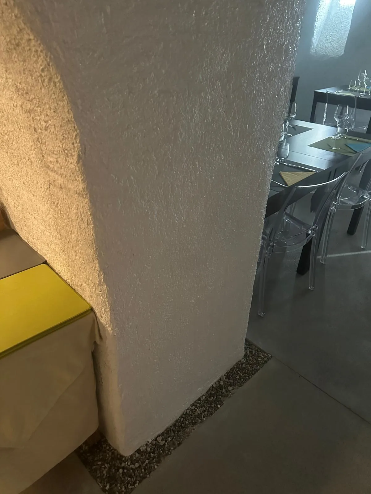 Arche en pierre finie à l'enduit chaux blanc